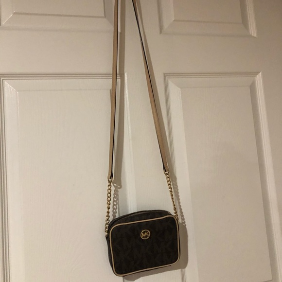 Micheal Kors purse - Picture 2 of 2